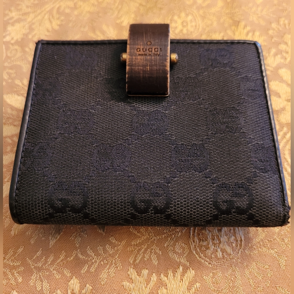 Gucci Dark Textured Wallet with Logo Clasp